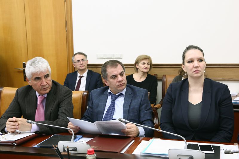 Обсуждены вопросы внедрения принципов «Открытого правительства» и лекарственного обеспечения граждан и медицинских организаций Дагестана