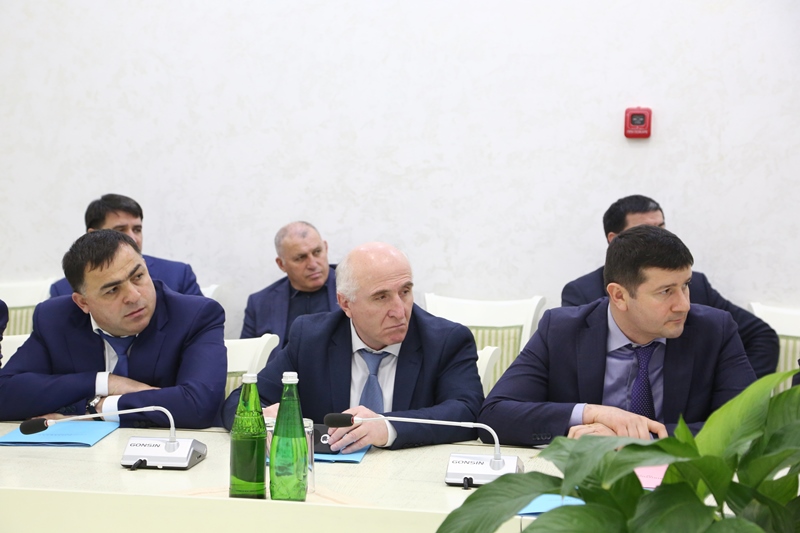 Врио премьер-министра затребовал отчет у глав МО о выплате заработной платы работникам бюджетной сферы