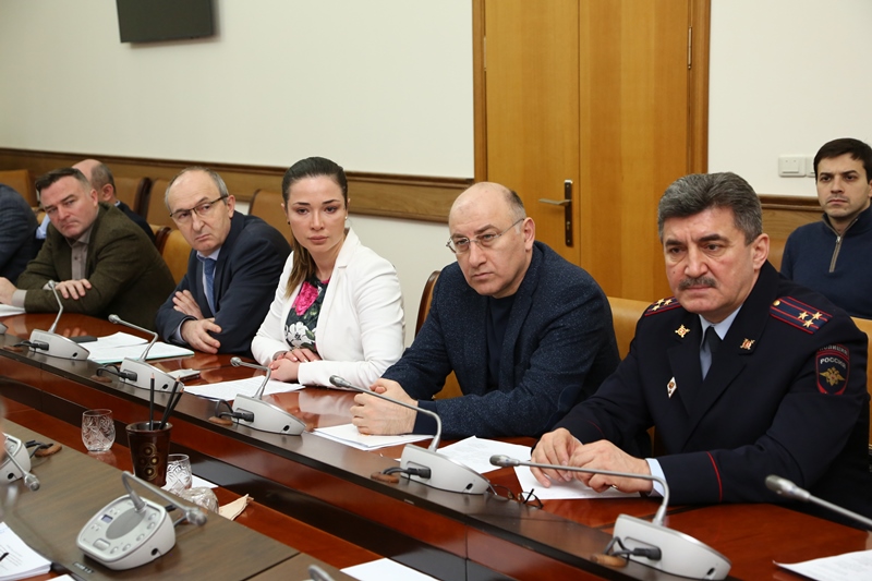 Под руководством Абдусамада Гамидова прошло заседание межведомственной рабочей группы по подготовке и проведению чемпионата Европы по спортивной борьбе 2018 года