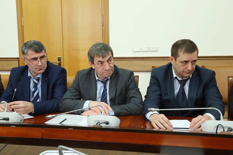 Вопросы упорядочения деятельности розничных рынков обсудили в Правительстве Дагестана