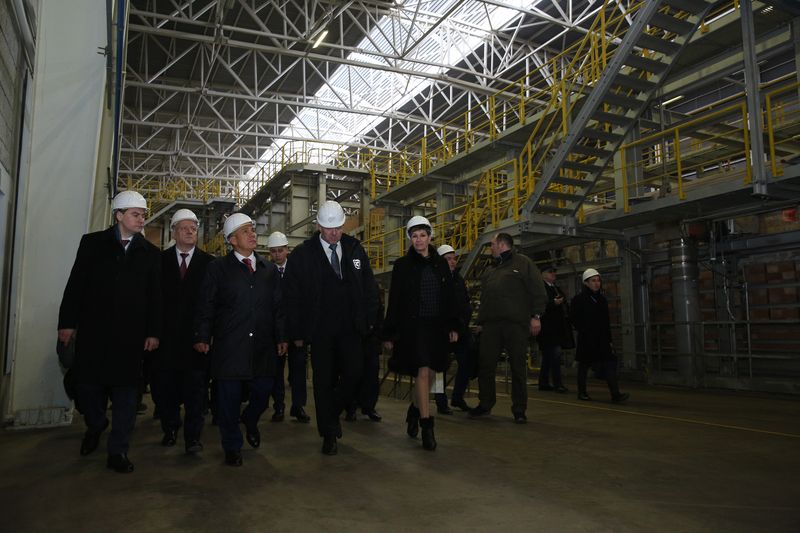 Президент Татарстана посетил заводы по выпуску листового стекла и керамической плитки в Дагестане