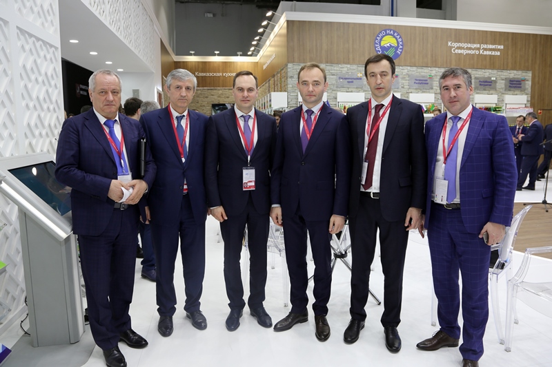 Встреча Председателя Правительства РД Артёма Здунова с Директором департамента развития малого и среднего предпринимательства Министерства экономического развития РФ Максимом Паршиным