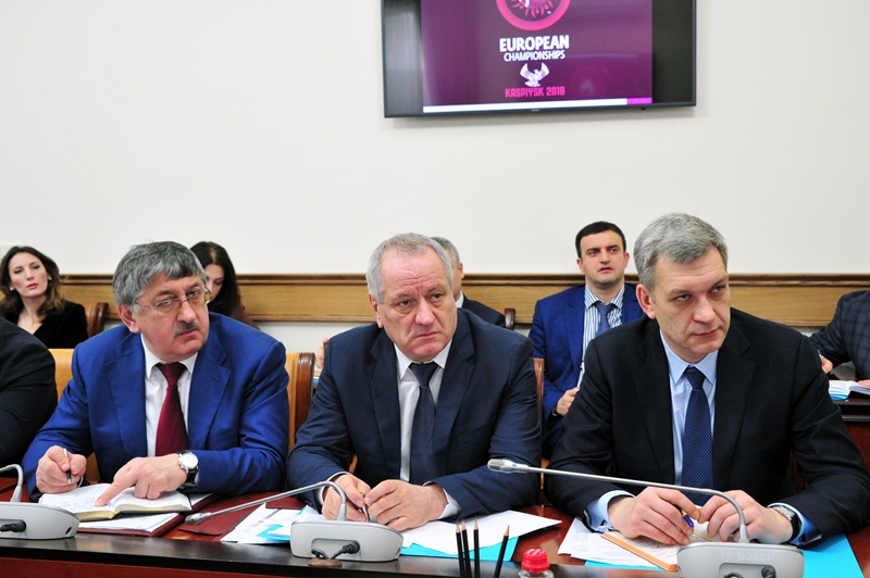 Артем Здунов провел заседание Правительства РД