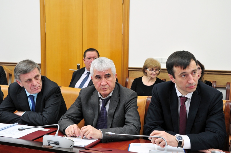 Артем Здунов провел заседание Правительства РД
