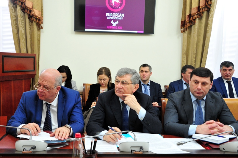 Артем Здунов провел заседание Правительства РД