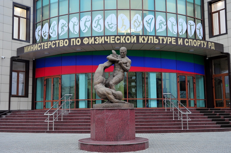 Премьер-министр Дагестана ознакомился с работой Минспорта республики