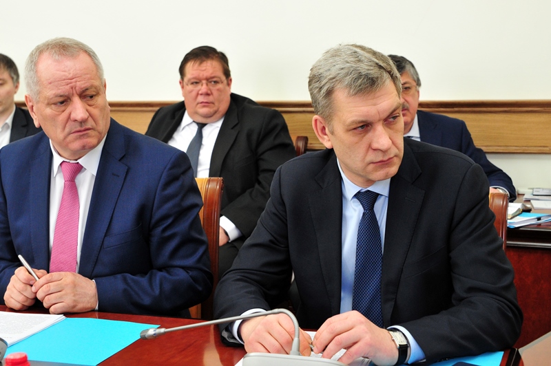 Артем Здунов провел совещание с членами  Правительства РД
