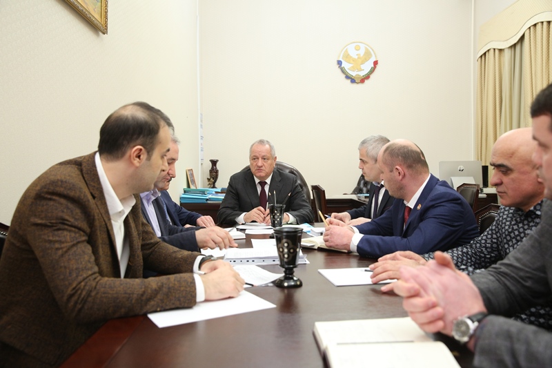 Рамазан Алиев провел совещание по вопросу реализации приоритетного проекта «Безопасные и качественные дороги»