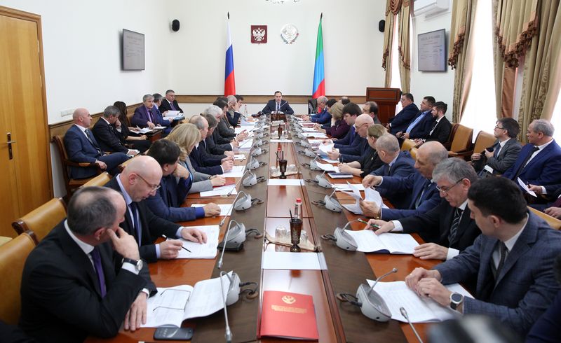 Артём Здунов провел заседание Правительства Дагестана по актуальным вопросам управления государственным имуществом