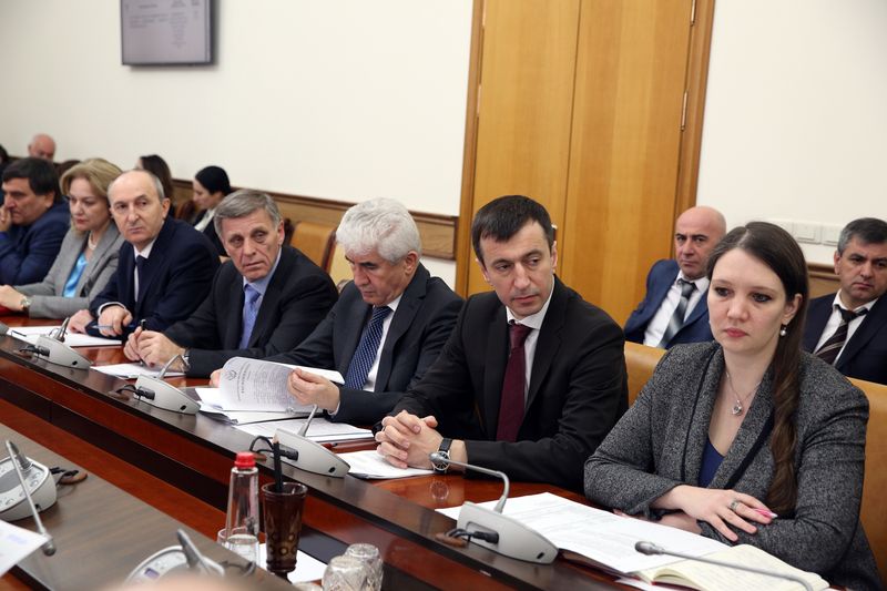 Артём Здунов провел заседание Правительства Дагестана по актуальным вопросам управления государственным имуществом