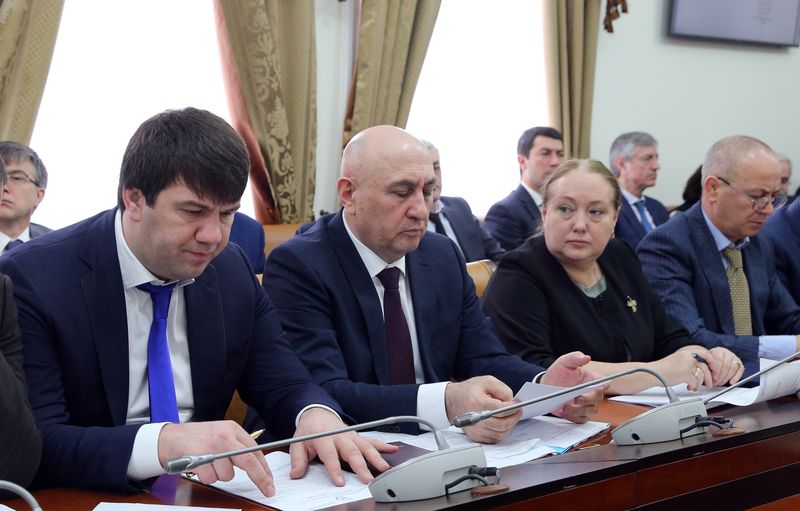 Артём Здунов провел заседание Правительства Дагестана по актуальным вопросам управления государственным имуществом