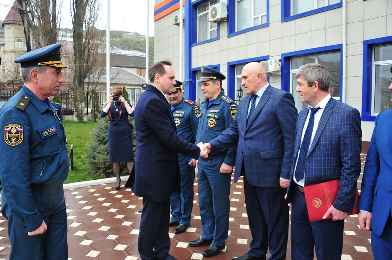 Артём Здунов посетил ГУ МЧС РФ по РД