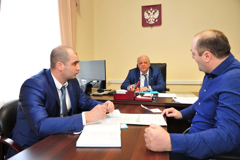 Анатолий Карибов провел прием граждан