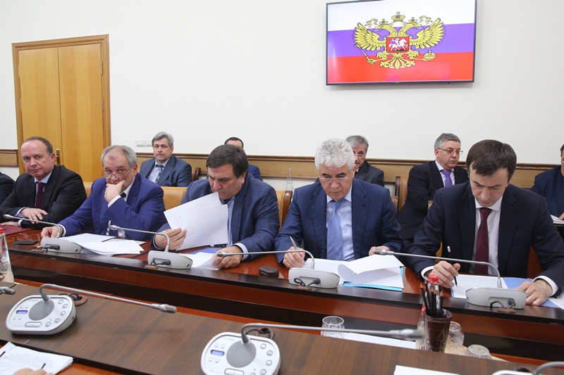 Под руководством Артема Здунова обсудили актуальные проблемы Махачкалы