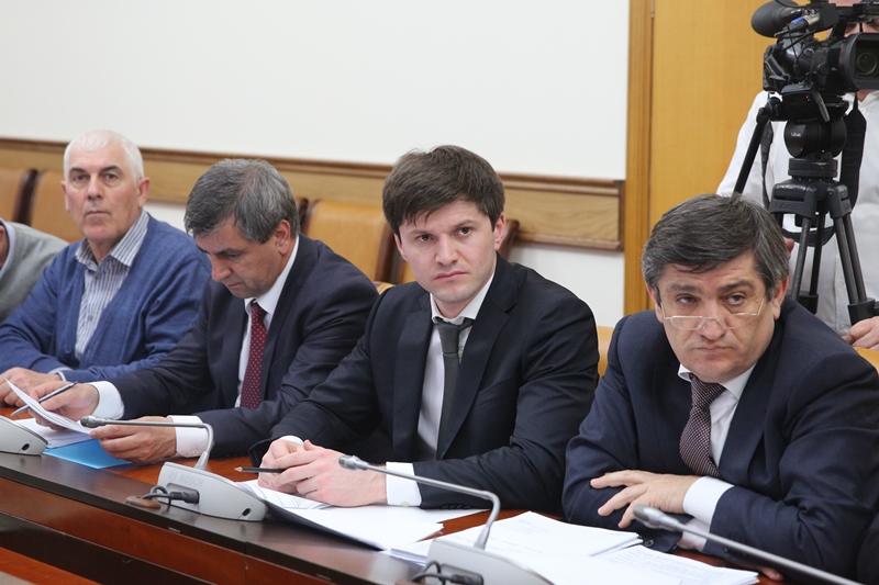 Под руководством Артема Здунова обсудили актуальные проблемы Махачкалы