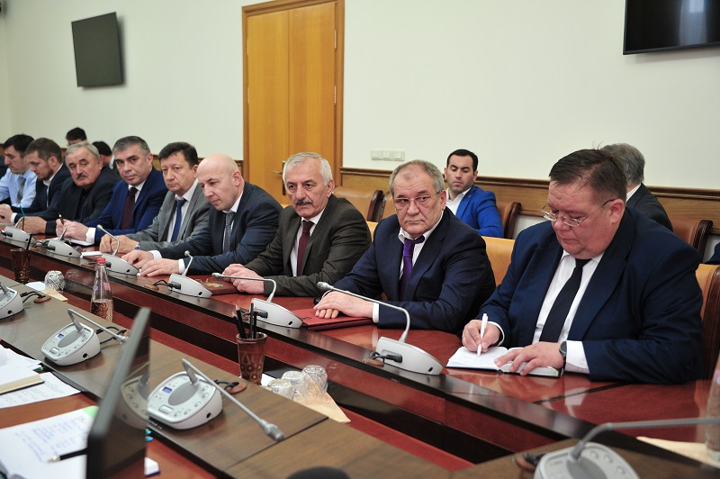 Председатель Правительства РД провел встречу с представителями строительного комплекса Дагестана