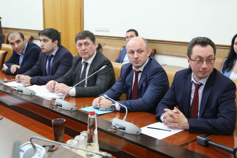 Рамазан Алиев провел совещание рабочей группы по вопросу внедрения системы закупок «Биржевая площадка»