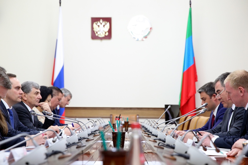 Под руководством Артёма Здунова и Максима Владимирова обсуждены вопросы реализации госпрограммы развития СКФО