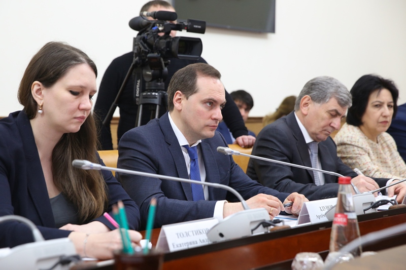 Под руководством Артёма Здунова и Максима Владимирова обсуждены вопросы реализации госпрограммы развития СКФО