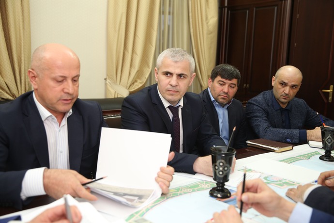 В Правительстве Дагестана обсудили начало ремонтных работ  в рамках реализации федеральной программы «Безопасные и качественные дороги»