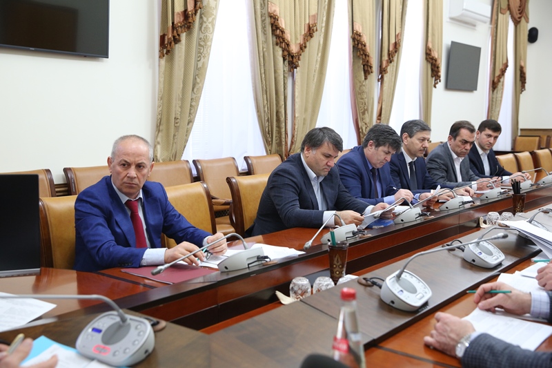 В Правительстве Дагестана обсудили поступление налоговых и неналоговых доходов