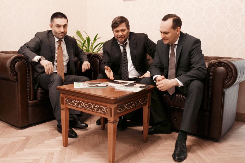 Председатель Правительства Республики Дагестан Артём Здунов встретился с Одесом Байсултановым