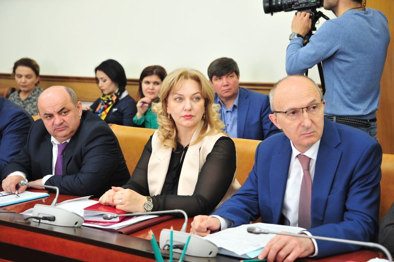 Уровень подготовки к ЧЕ-2018 по спортивной борьбе обсудили на заседании Правительства Дагестана