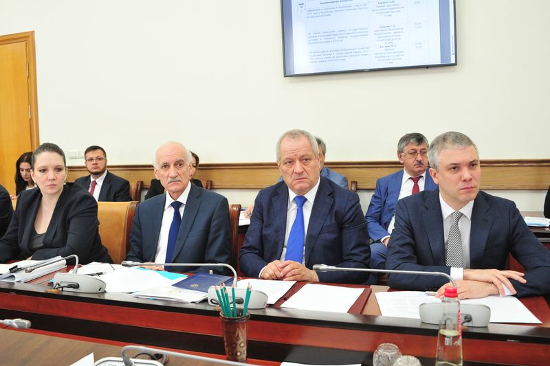 Уровень подготовки к ЧЕ-2018 по спортивной борьбе обсудили на заседании Правительства Дагестана