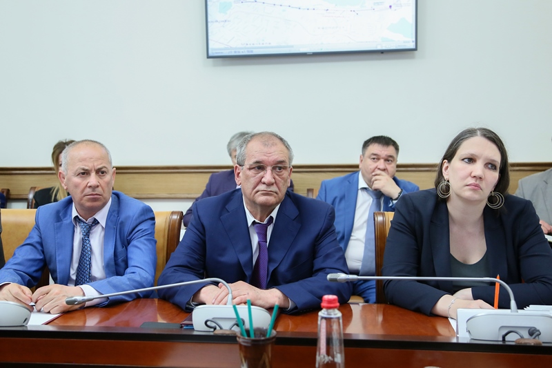 Под руководством Артёма Здунова обсудили расширение и реконструкцию (II очередь) канализации в Махачкале