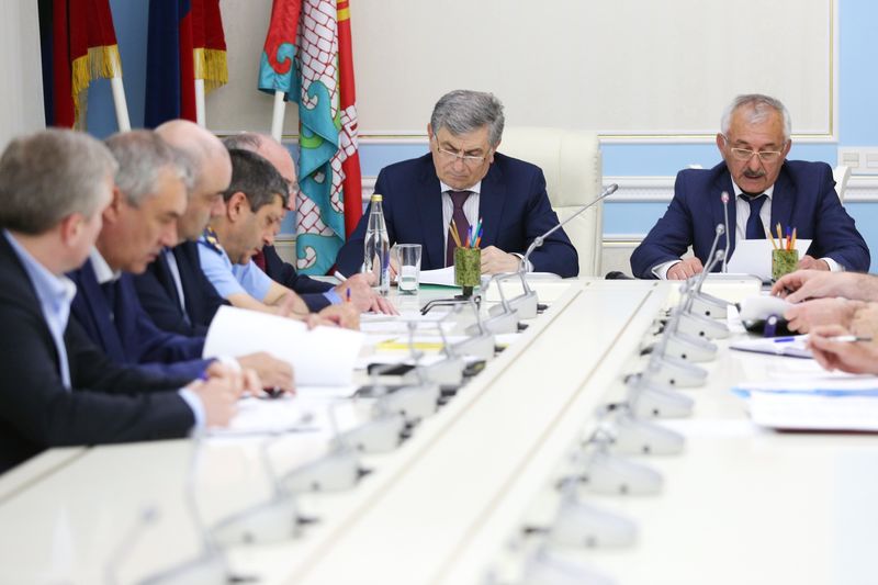 Гасан Идрисов провел совещание по вопросам транспортного обслуживания населения в мэрии Махачкалы