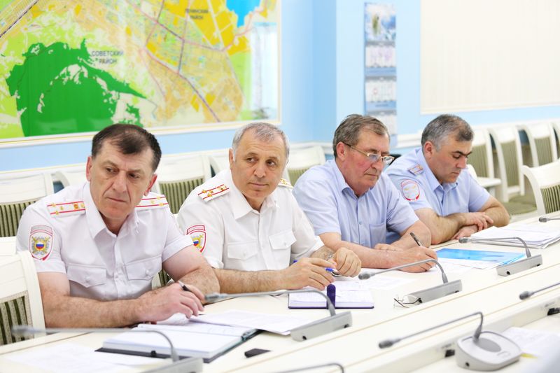 Гасан Идрисов провел совещание по вопросам транспортного обслуживания населения в мэрии Махачкалы