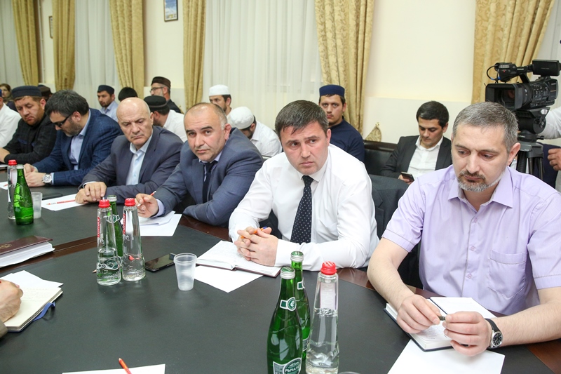 Рамазан Джафаров встретился с представителями духовенства