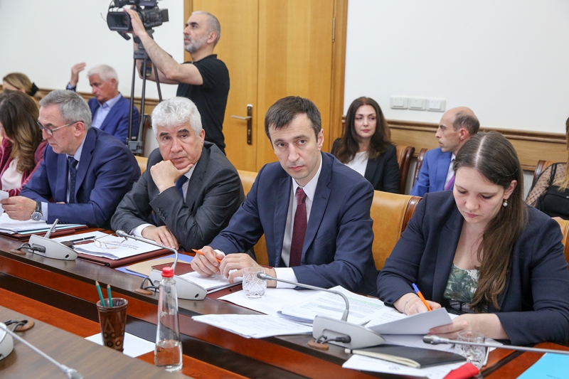 В кабинете министров Дагестана обсуждены вопросы соблюдения законодательства в сфере охранных зон нефте- и газоснабжения