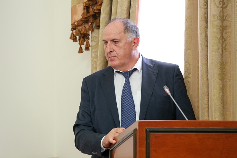 В Правительстве Дагестана обсуждены меры по борьбе с саранчой