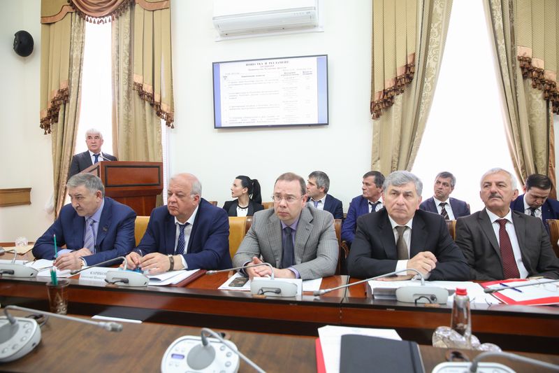 Исполнение бюджета и основные проблемы экономики рассмотрели на заседании Правительства Дагестана