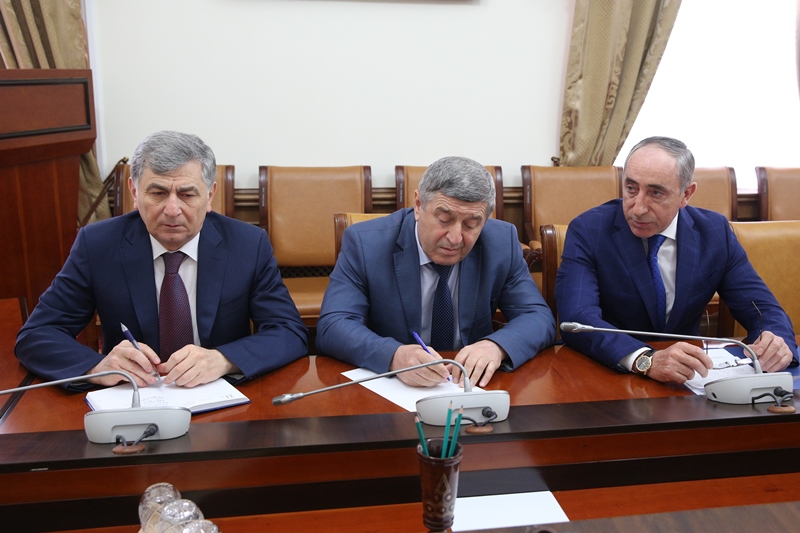 Под руководством Артёма Здунова обсуждены вопросы ликвидации последствий ливневых дождей в Акушинском и Левашинском районах