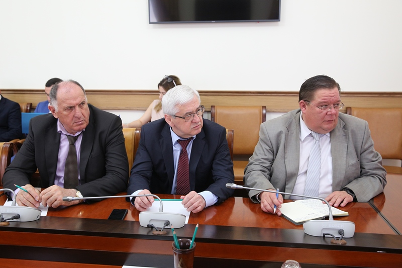 Под руководством Артёма Здунова обсуждены вопросы ликвидации последствий ливневых дождей в Акушинском и Левашинском районах