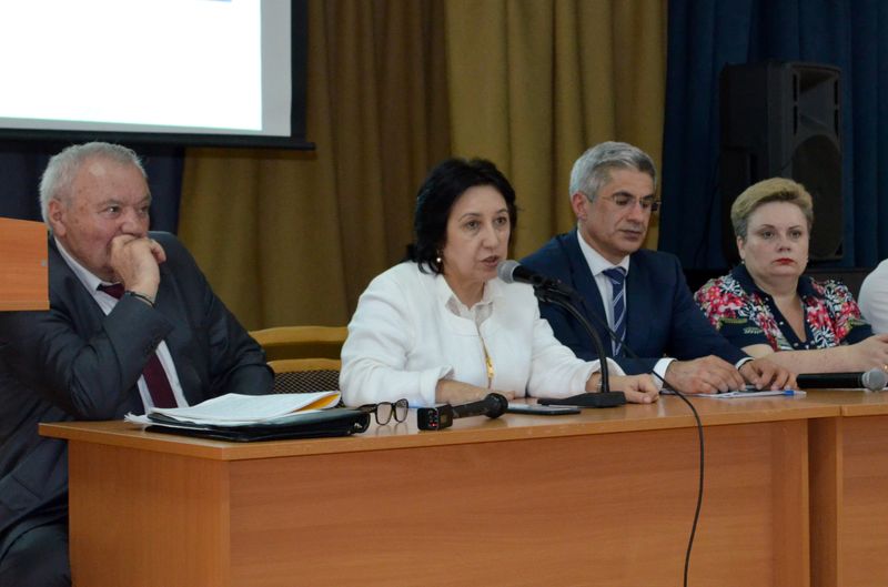 Уммупазиль Омарова провела общереспубликанское родительское собрание по вопросам ЕГЭ