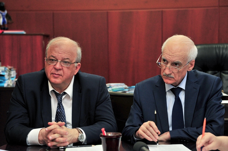 Под руководством Анатолия Карибова и Рамазана Джафарова обсудили подготовку к празднованию Дня России