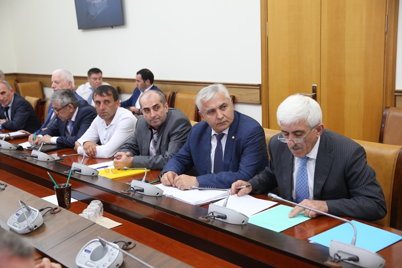 Под руководством Артёма Здунова обсуждены вопросы развития рыбохозяйственного комплекса республики