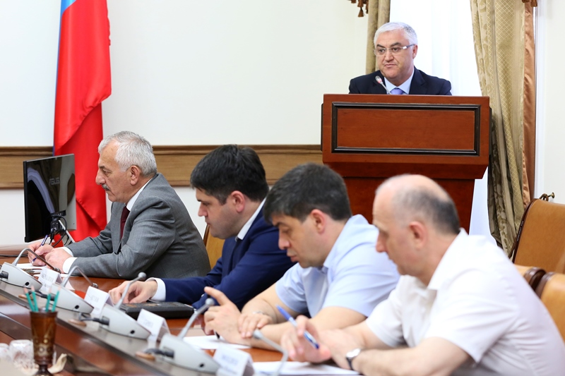Вопрос обеспечения полноты уплаты налоговых платежей предприятиями строительной отрасли Дагестана обсудили в Правительстве РД