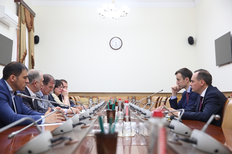 Артём Здунов провел встречу с представителями ООО «АПК «Ровное»