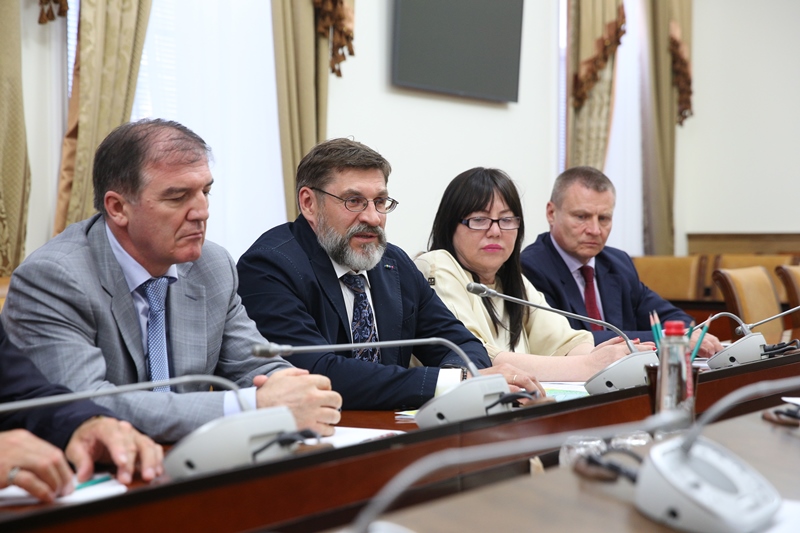 Артём Здунов провел встречу с представителями ООО «АПК «Ровное»