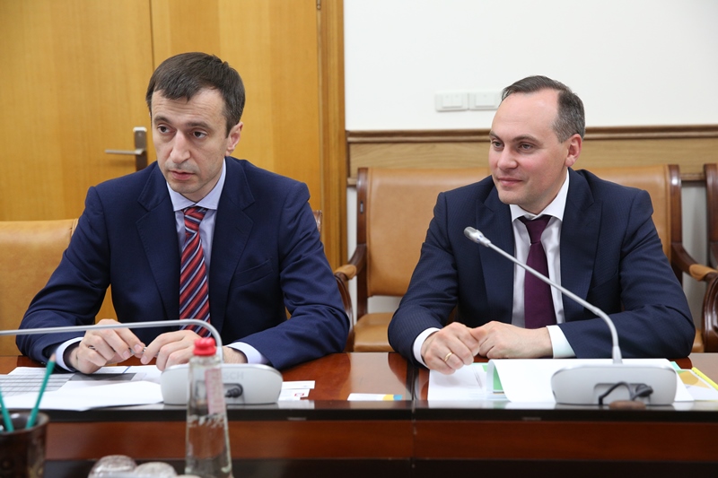 Артём Здунов провел встречу с представителями ООО «АПК «Ровное»