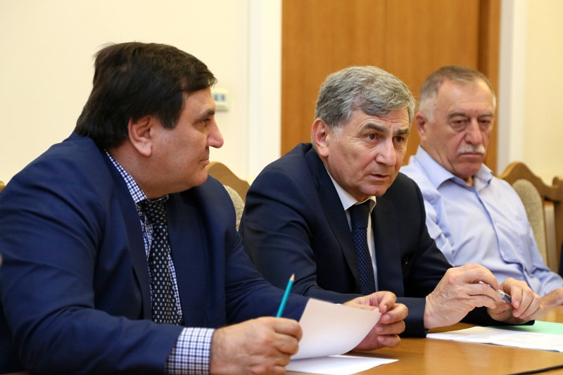 Гасан Идрисов обсудил вопросы освоения производства деталей и узлов к реактивному учебно-тренировочному самолету СР-10 на авиационных предприятиях Республики Дагестан
