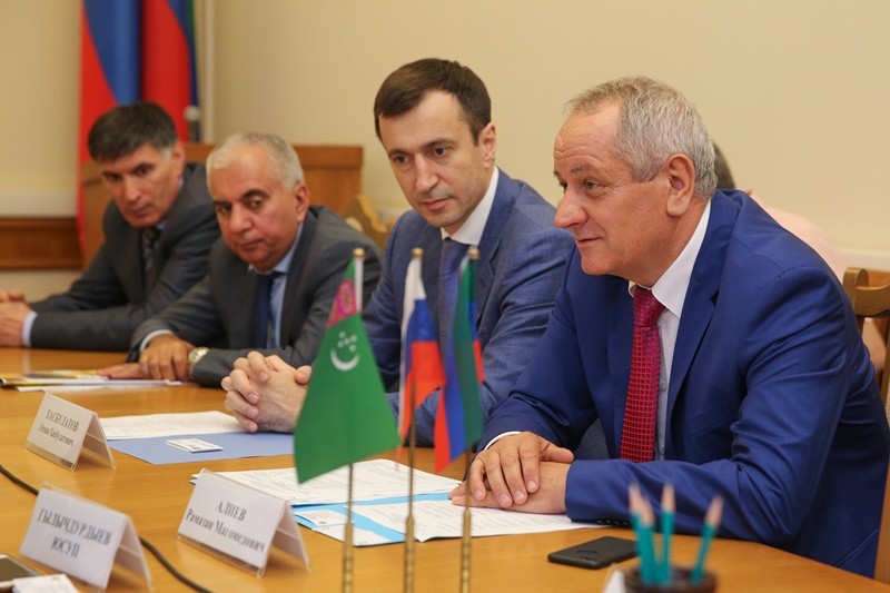 Рамазан Алиев встретился с бизнесменами из Туркменистана