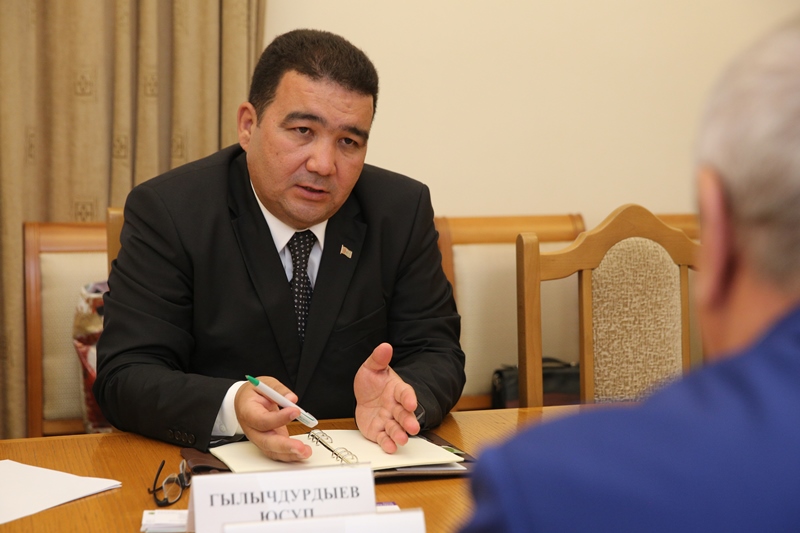 Рамазан Алиев встретился с бизнесменами из Туркменистана