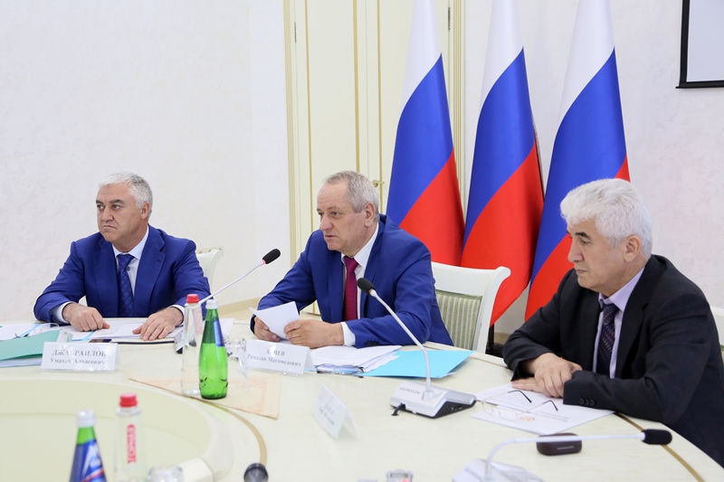 Вопрос обеспечения полноты уплаты налоговых платежей предприятиями строительной отрасли обсудили под руководством Рамазана Алиева