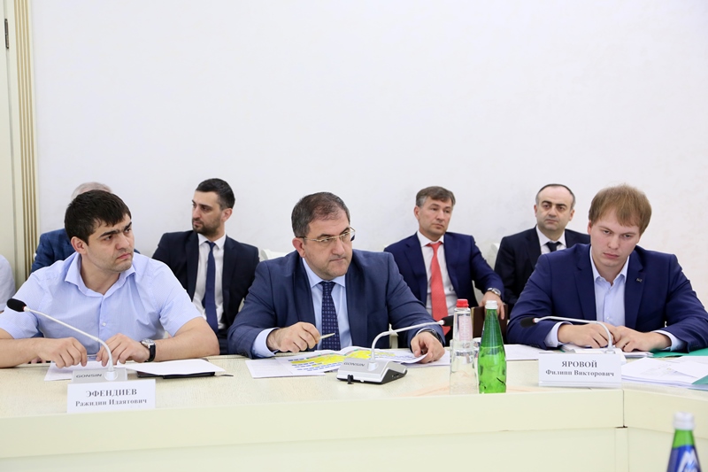Вопрос обеспечения полноты уплаты налоговых платежей предприятиями строительной отрасли обсудили под руководством Рамазана Алиева