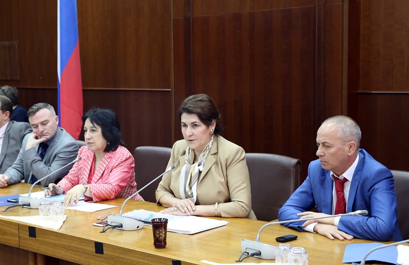 Уммупазиль Омарова провела заседание Правительственной комиссии по координации организации летнего оздоровительного отдыха детей